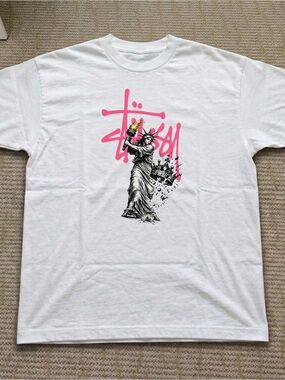 Gildan Statue Of Liberty Pink Graffiti Tee